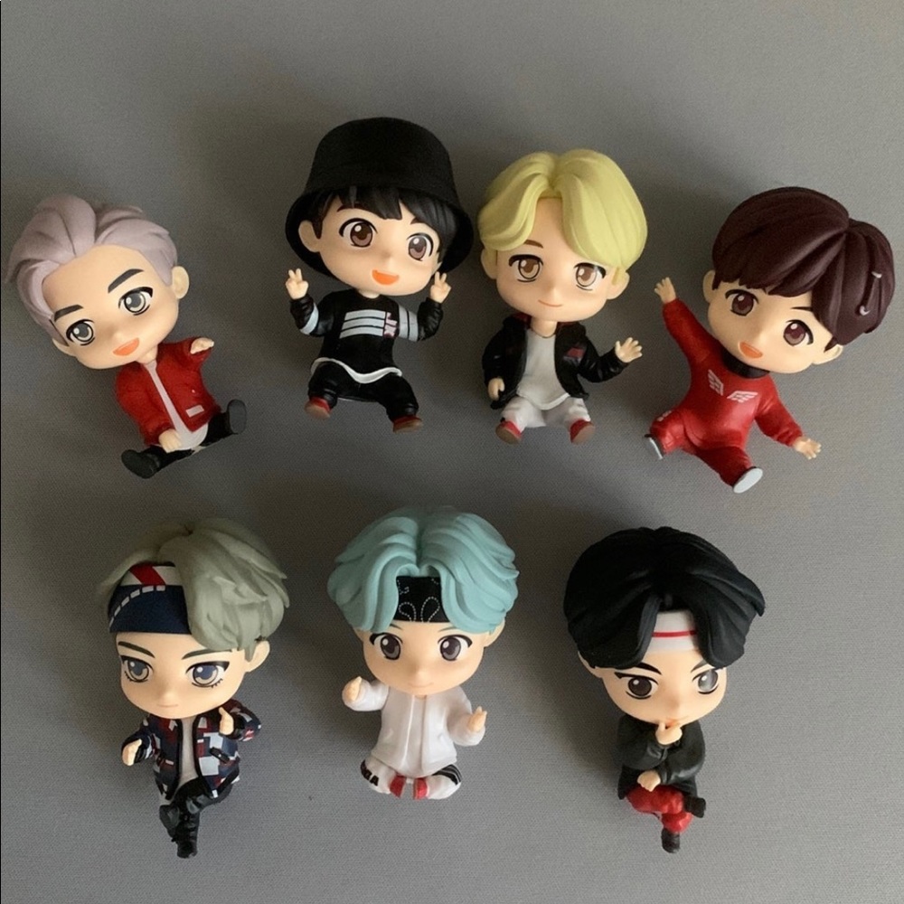 BTS Tiny Tan Mic Drop Monitor Figure Set